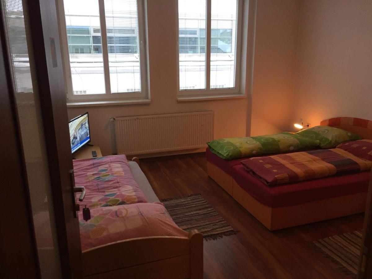 Hostel Fontana Жилина Екстериор снимка