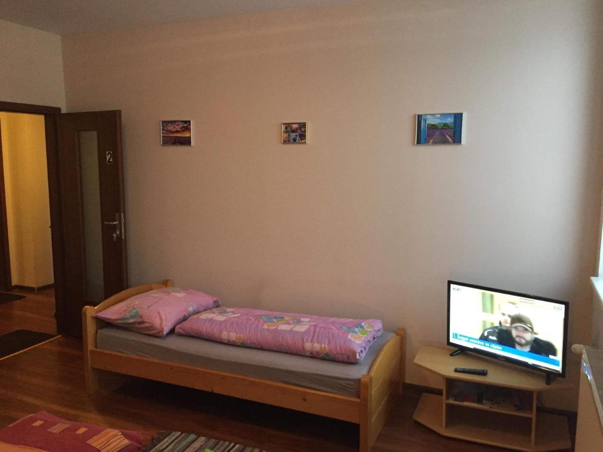Hostel Fontana Жилина Екстериор снимка