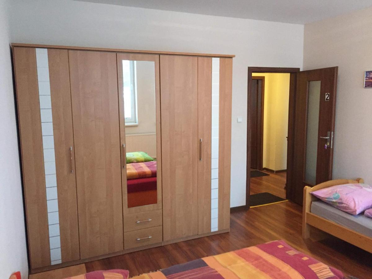 Hostel Fontana Жилина Екстериор снимка
