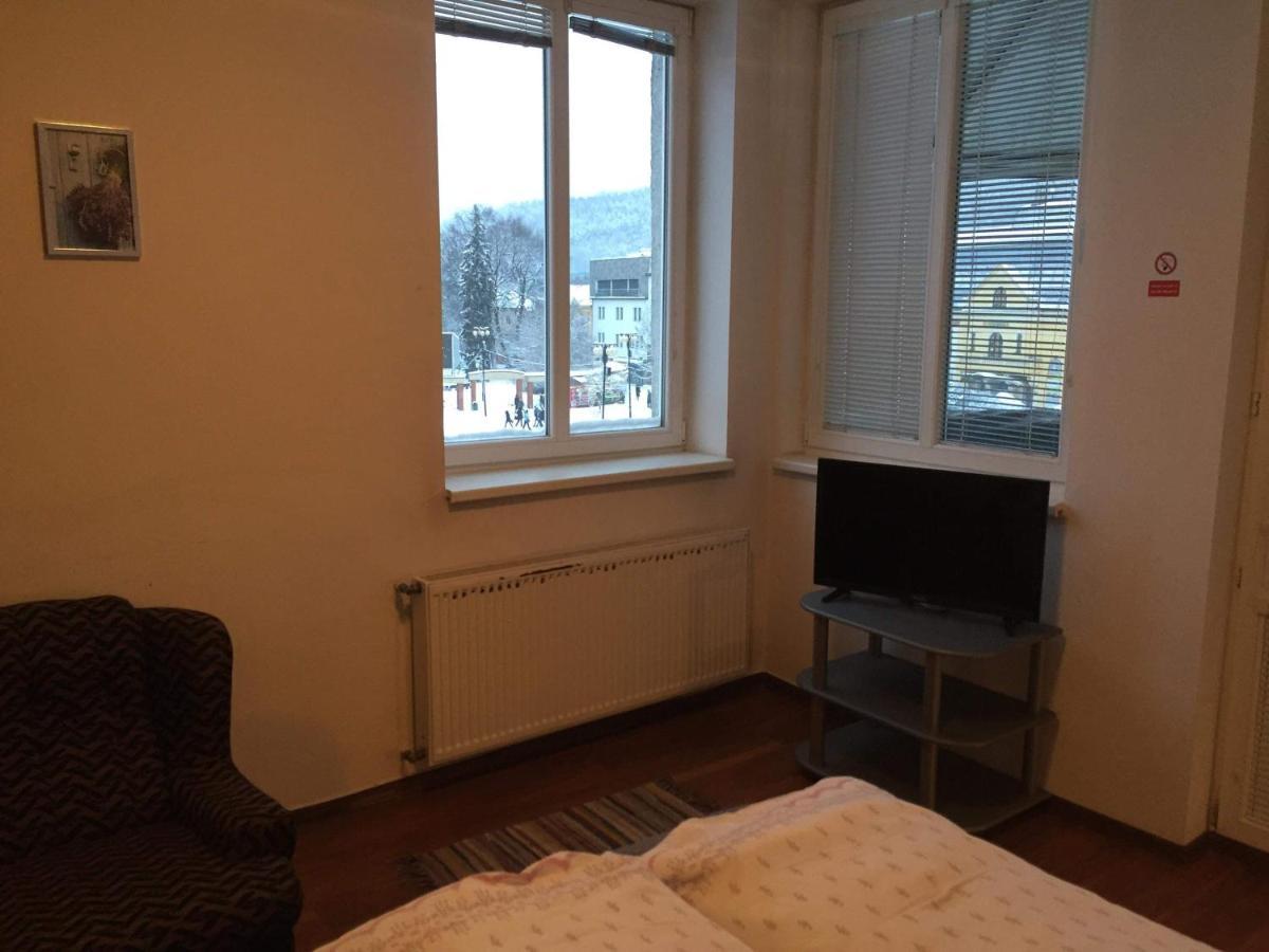 Hostel Fontana Жилина Екстериор снимка