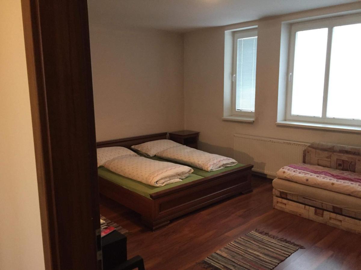 Hostel Fontana Жилина Екстериор снимка
