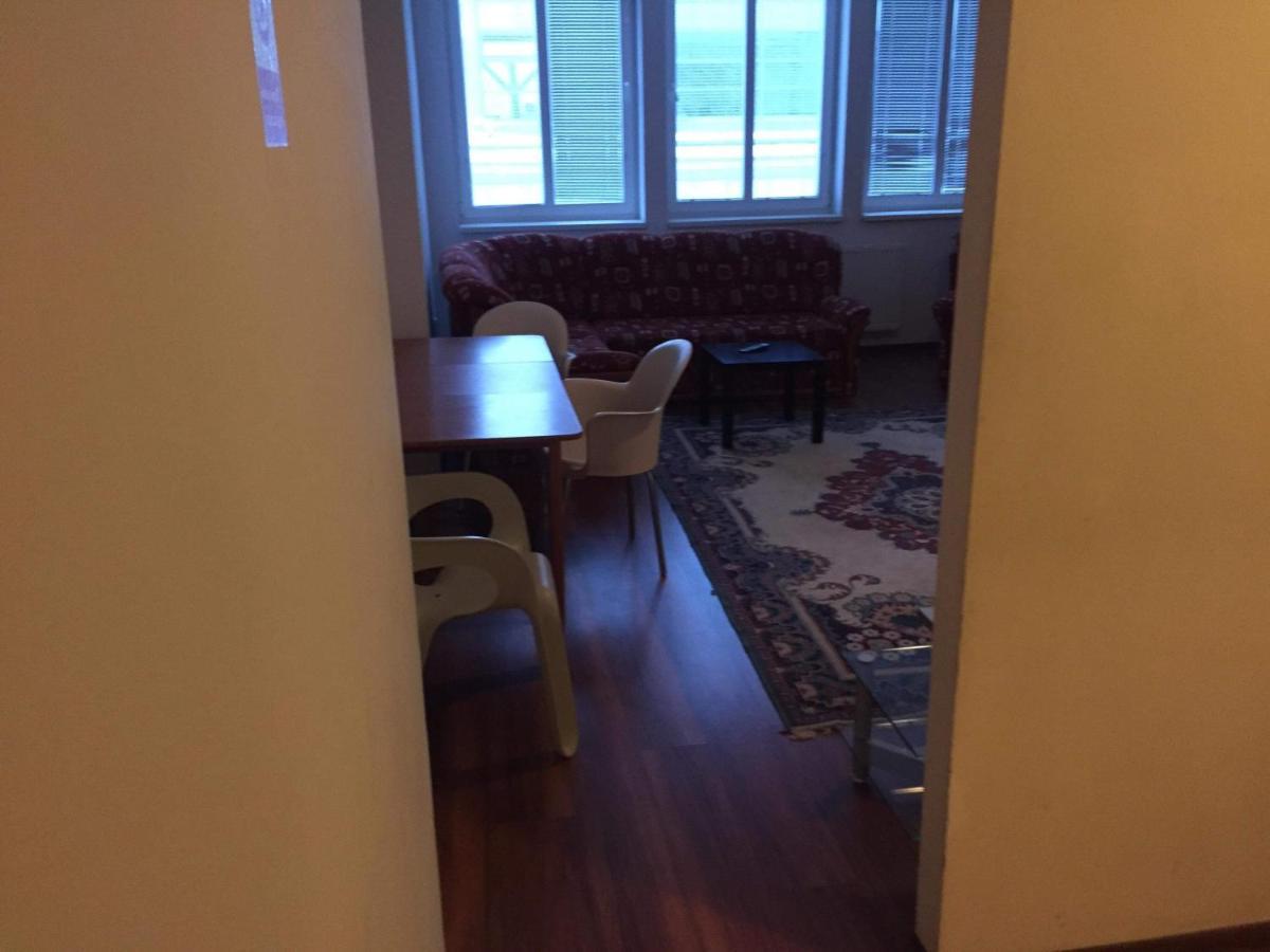 Hostel Fontana Жилина Екстериор снимка