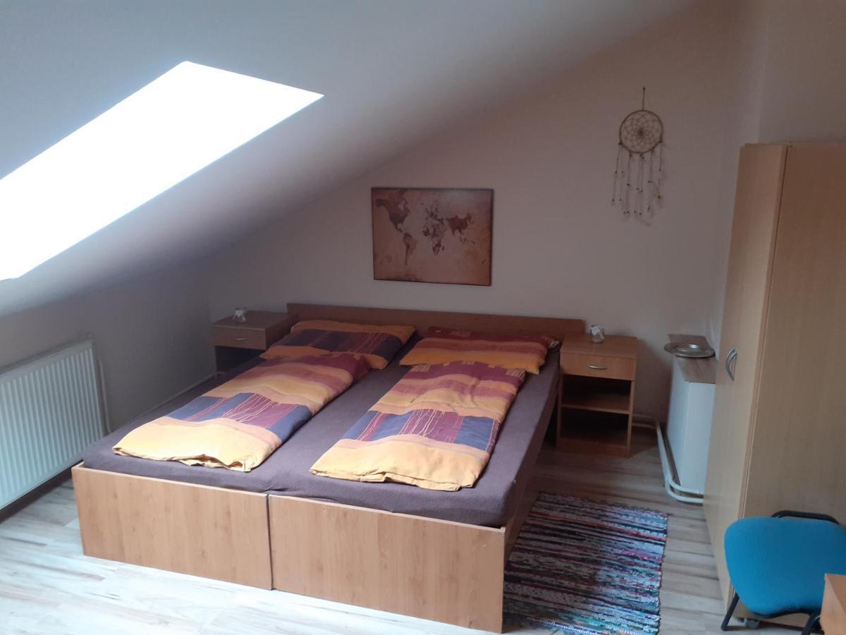 Hostel Fontana Жилина Екстериор снимка