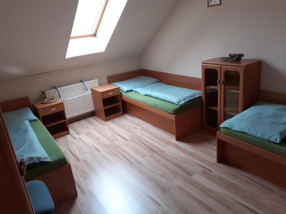 Hostel Fontana Жилина Екстериор снимка